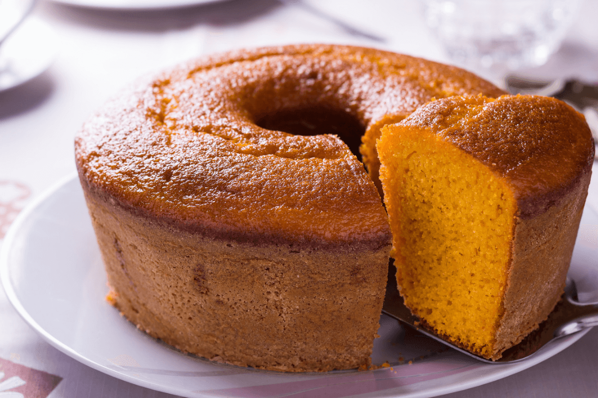 Bolo de cenoura fit com aveia (Imagem: Silvio Aparecido Luciano | Shutterstock)