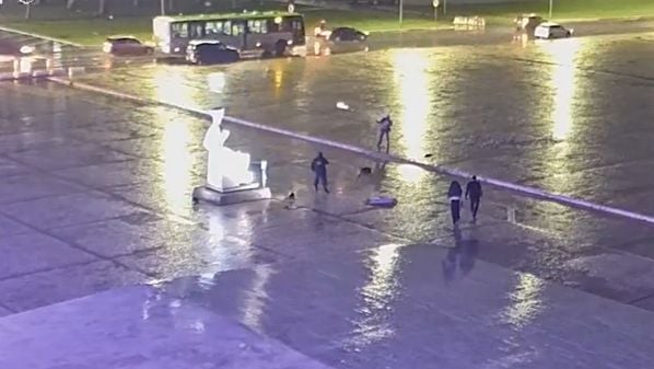 Francisco Wanderley Luiz chegou à praça dos Três Poderes pouco antes das 19h30 de quarta-feira (13)