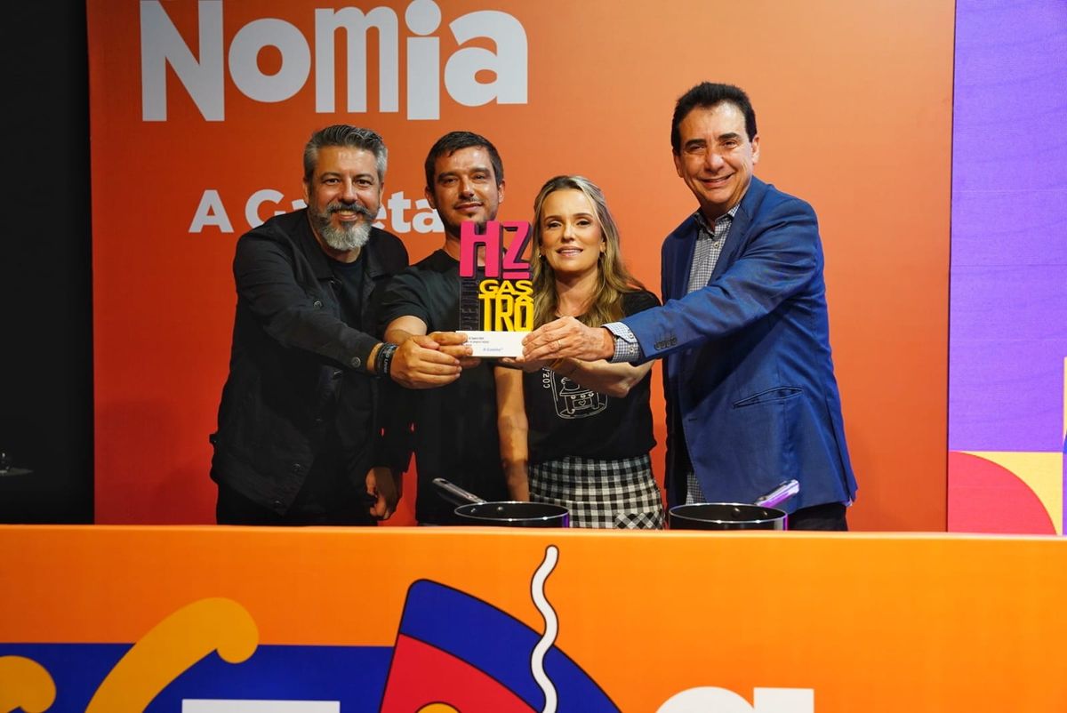 Bruno Araújo, Davi Faria, Julia Faria e Júlio Abreu  por Vitor Jubini