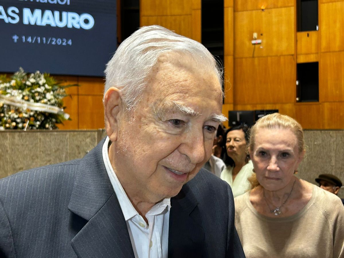 José Ignácio Ferreira, ex-governador do ES, no velório de Max Mauro