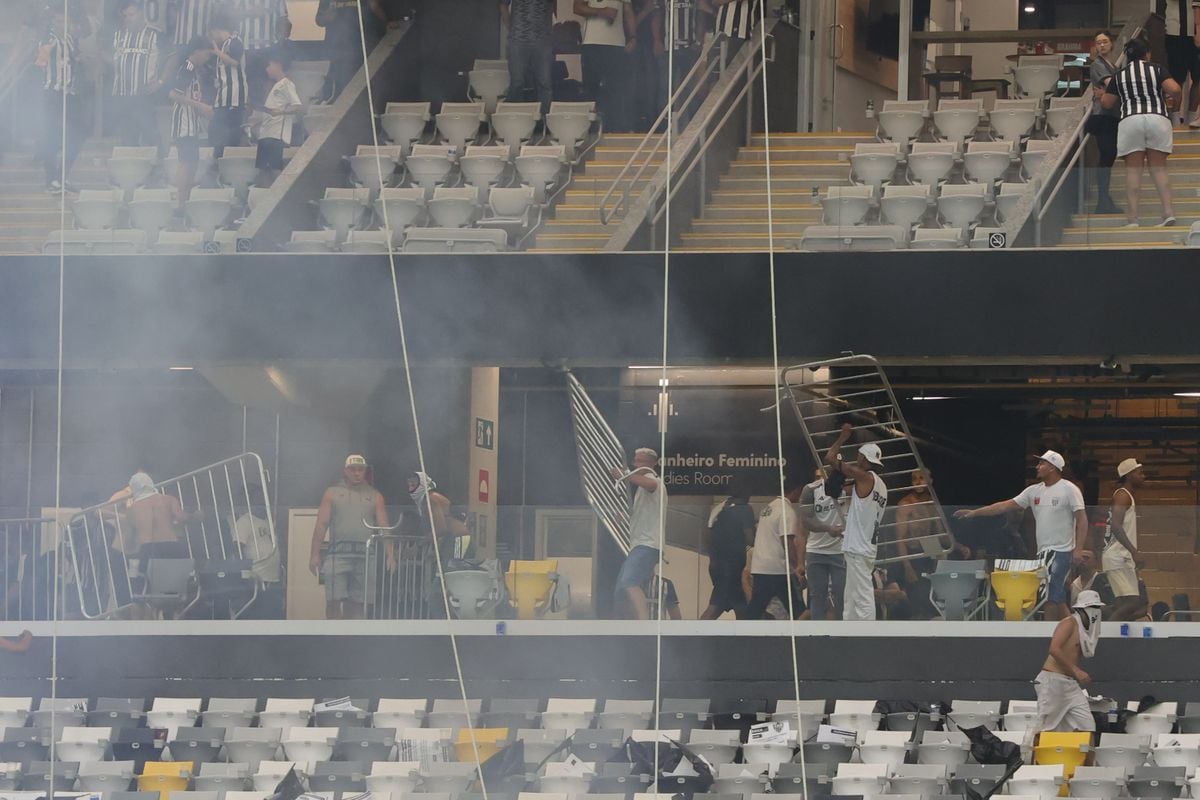 Torcedores do Atlético-MG protagonizaram cenas lamentáveis na final da Copa do Brasil