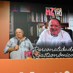 "Ninguém cozinha para ganhar prêmio, mas é muito bom quando você tem o seu trabalho de 30 anos reconhecido. Sou do tempo que a gastronomia era chamada de culinária. Acompanhei todo o processo de evolução, quando não era nada, e hoje ela é respeitada no mundo. Nunca saí de Vitória e sempre fiz cozinha capixaba. Compartilho esse prêmio com os cozinheiros de 'barriga no fogão' e muita gente não sabe quem são."