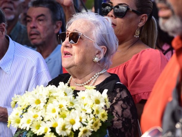 Último adeus a Max Mauro, na tarde desta sexta-feira (15), foi marcado por homenagens e honrarias por Ricardo Medeiros