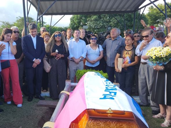 Emoção no último adeus ao ex-governador do Espírito Santo, Max Mauro, em Vila Velha por Ricardo Medeiros