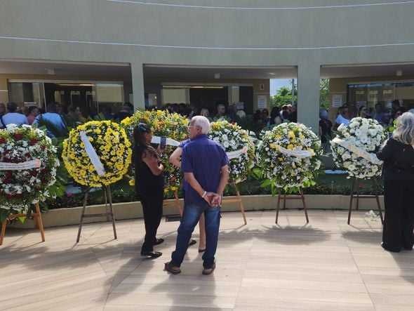 Familiares a amigos foram prestar última homenagem ao ex-chefe do Executivo estadual capixaba por Ricardo Madeiros