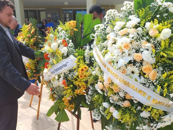 Familiares a amigos foram prestar última homenagem ao ex-chefe do Executivo estadual capixaba por Ricardo Madeiros