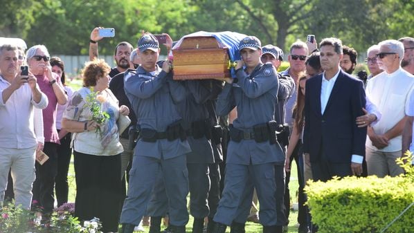 O político morreu na madrugada de quinta-feira (14), aos 87 anos, após ter ficado 60 dias internado em um hospital de Vitória