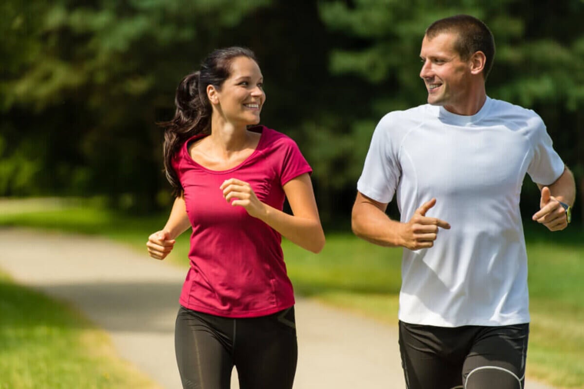 Exercícios físicos ajudam a prevenir diversas doenças e aumentam o bem-estar do corpo (Imagem: CandyBox Images | Shutterstock)