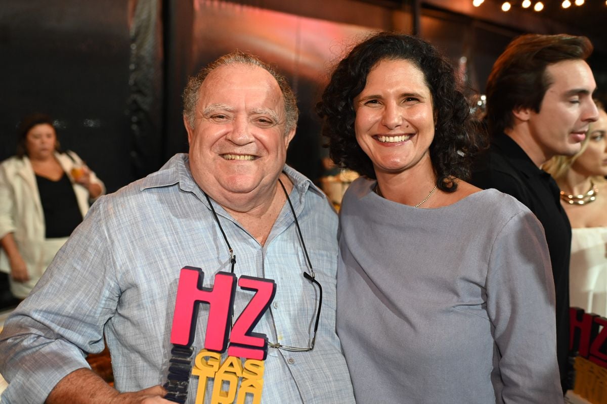 Juarez Campos (Personalidade Gastronômica 2024) e Lethicia Ribeiro (gerente de Entretenimento da Rede Gazeta)