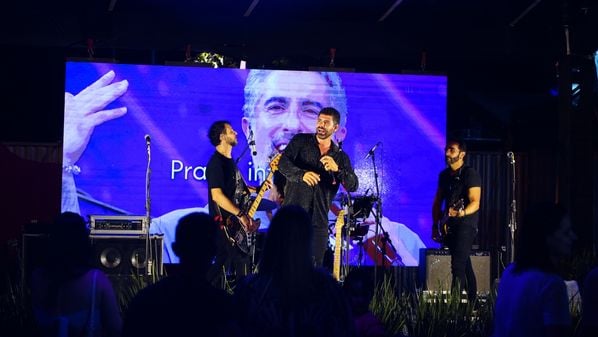 A noite desta quinta-feira (15) será embalada pela banda Trilha e desfile Donas da História, no Parque Manolo Cabral