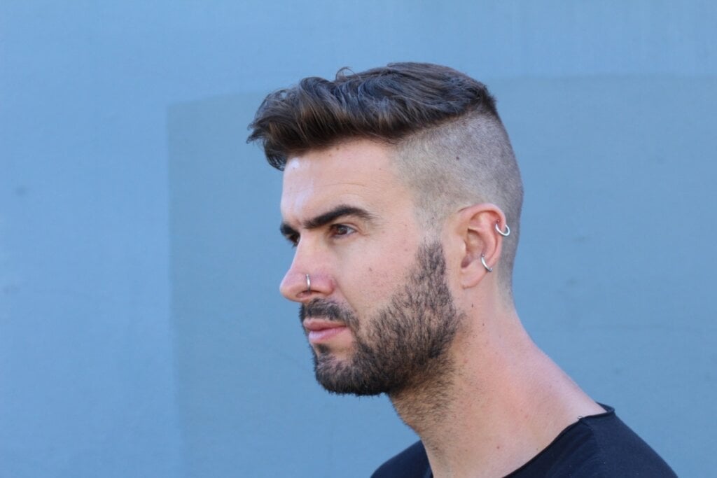 O undercut é um corte moderno e usado por muitas celebridades (Imagem: AJR_photo | Shutterstock)