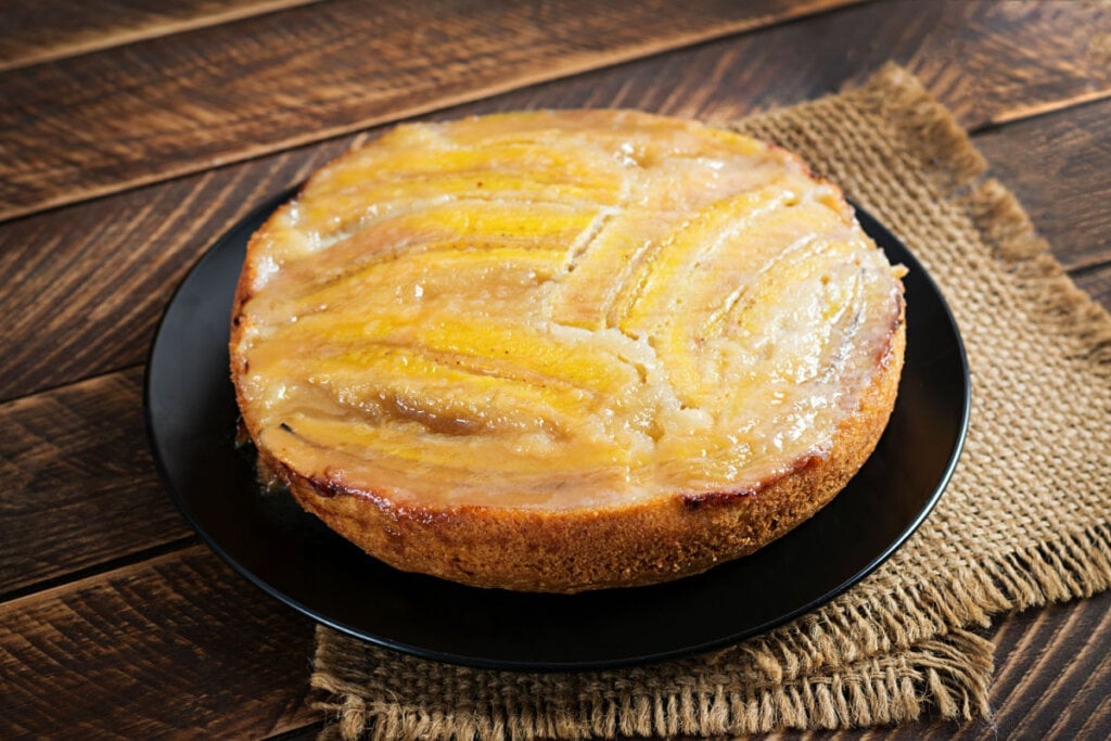 Torta de banana com canela (Imagem: Timolina | Shutterstock)