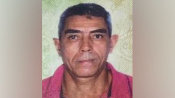 Motorista disse que se deparou com pedestre na pista, identificado Dario Ramos de Souza, de 55 anos, e não conseguiu evitar o atropelamento; uma mulher que estava no carro ficou ferida