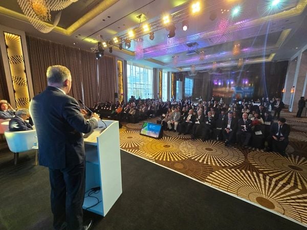 Renato Casagrande discursa na Conferência do Clima, no Azerbaijão