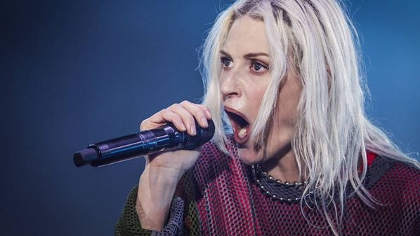 Emily Armstrong interagia com o público durante o segundo show da banda no Brasil quando a cena foi registrada