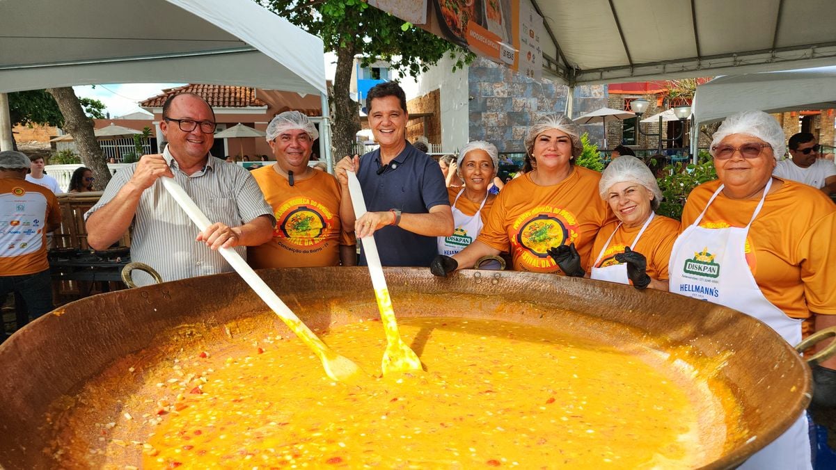 Erivan Tavares (prefeito eleito de Conceição da Barra), Roberto Malacarne (organizador do evento), Ricardo Ferraço, Ciara da Pesca (vereadora de Conceição da Barra). 