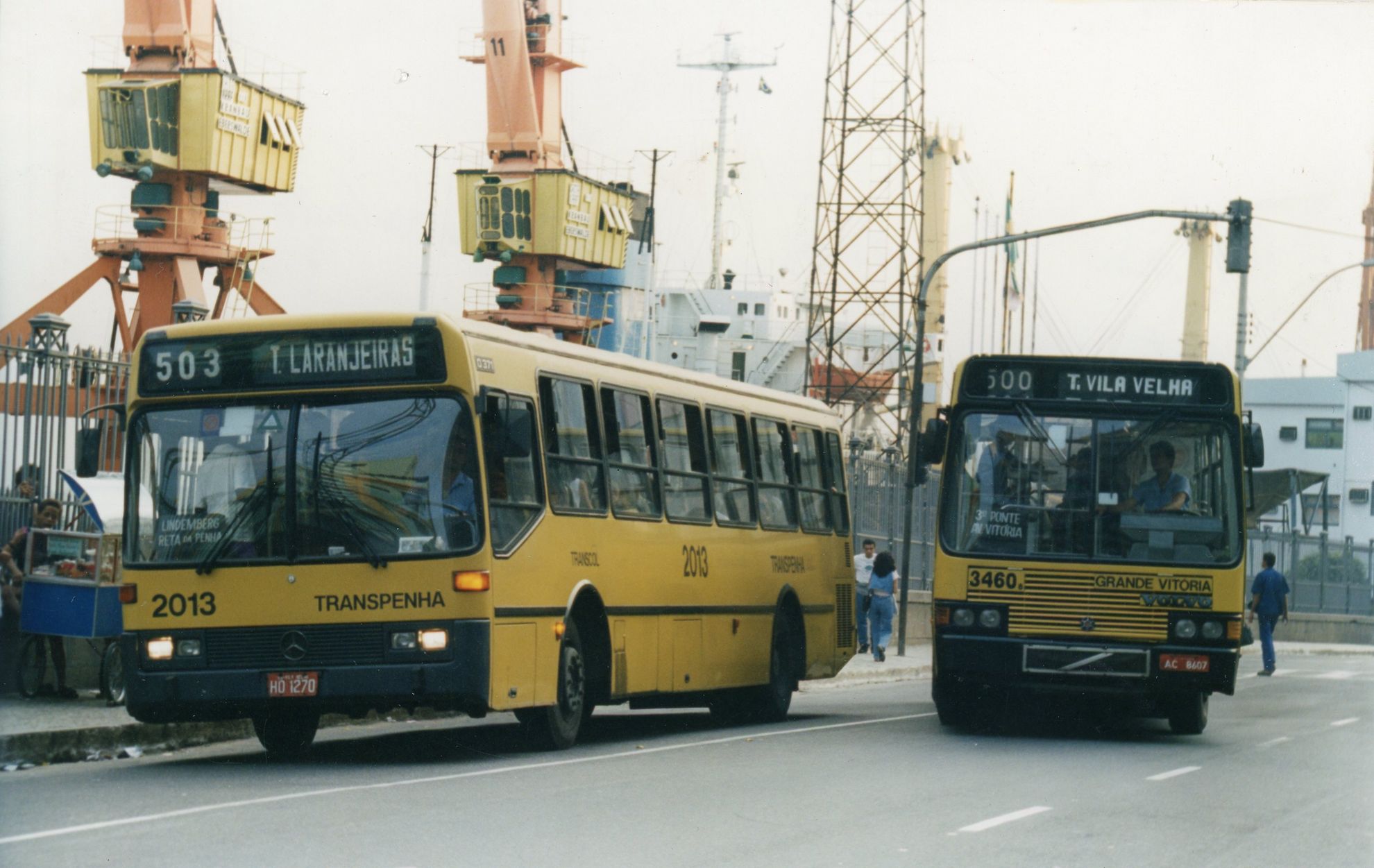 Ônibus do Sistema Transcol circulando no Centro de Vitória, em 1996. Crédito: César Inácio Nunes | Cedoc A Gazeta