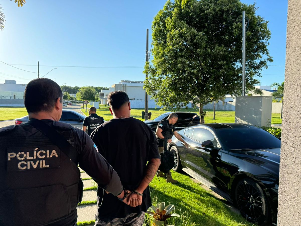 Cinco foram presos e carros e armas foram apreendidos pela polícia por Polícia Civil