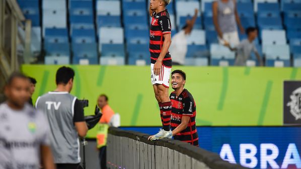 Flamengo saiu atrás do marcador, mas virou com gols de Guilherme e Matheus Gonçalves no segundo tempo na noite desta quarta (20)