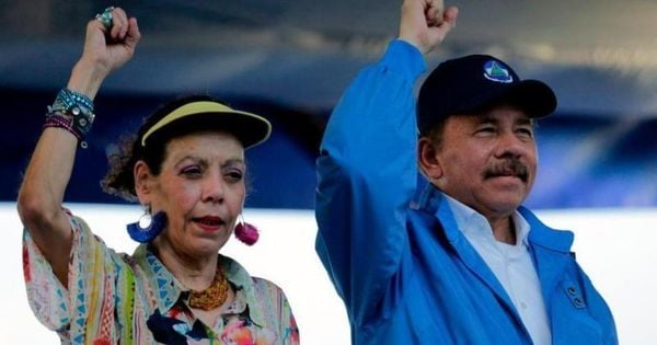 O presidente da Nicarágua, Daniel Ortega, determinou nesta quarta-feira (20/11) uma ampla reforma na Constituição de seu país que concederia a ele e à esposa, Rosario Murillo, domínio sobre os três Poderes do Estado.