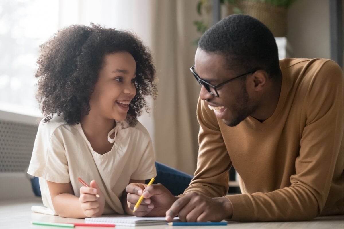 Educação positiva não significa permissividade (Imagem: fizkes | Shutterstock) 