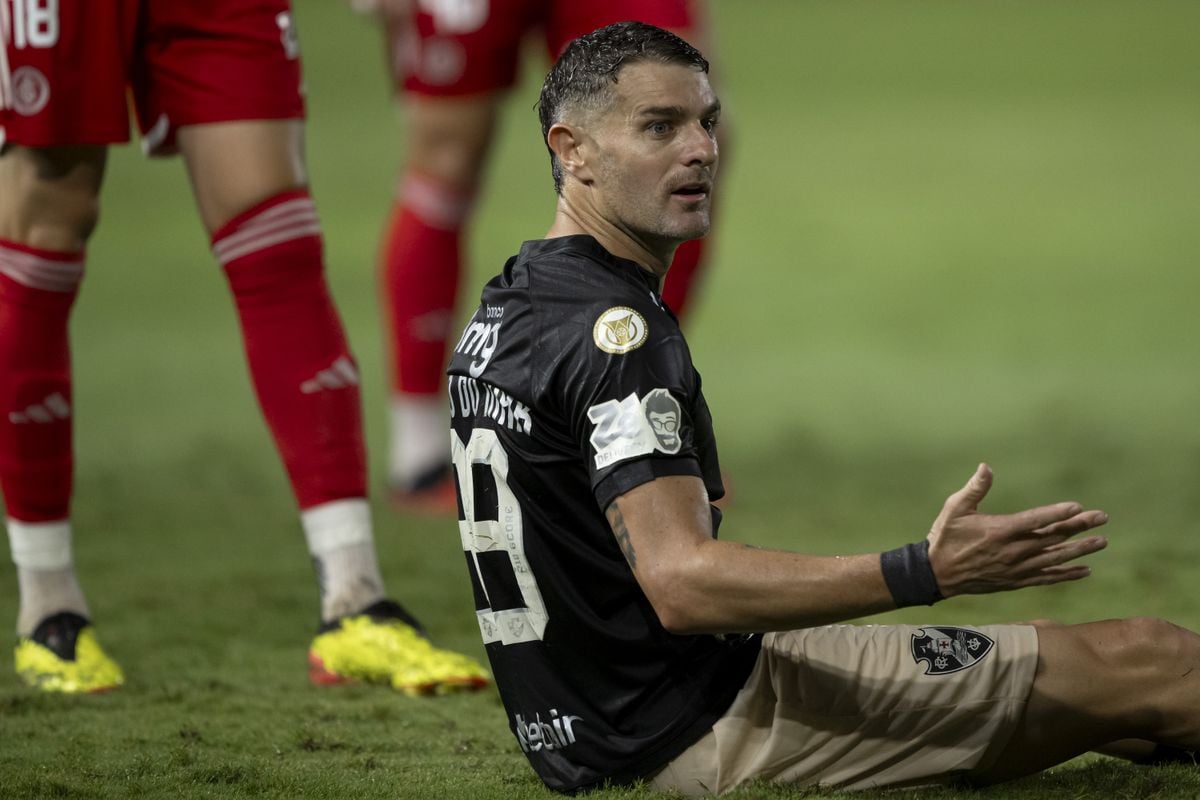 Veggeti foi mais um que fez uma partida muito ruim pelo Vasco diante do Internacional