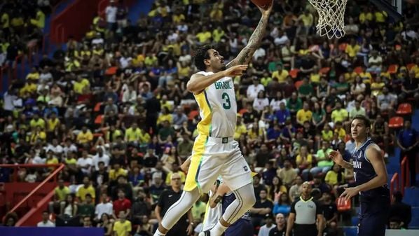 Ala-pivô Bruno Caboclo brilhou com 21 pontos e 11 rebotes