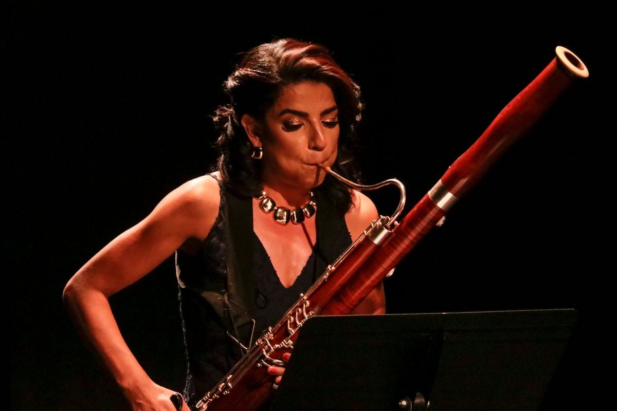 O
flautista Lucas Rodrigues da Costa, a fagotista Ariana Mendonça e o clarinetista Cristiano
Costa apresentaram solos, duos e trios para a numerosa audiência presente na sala de
concertos