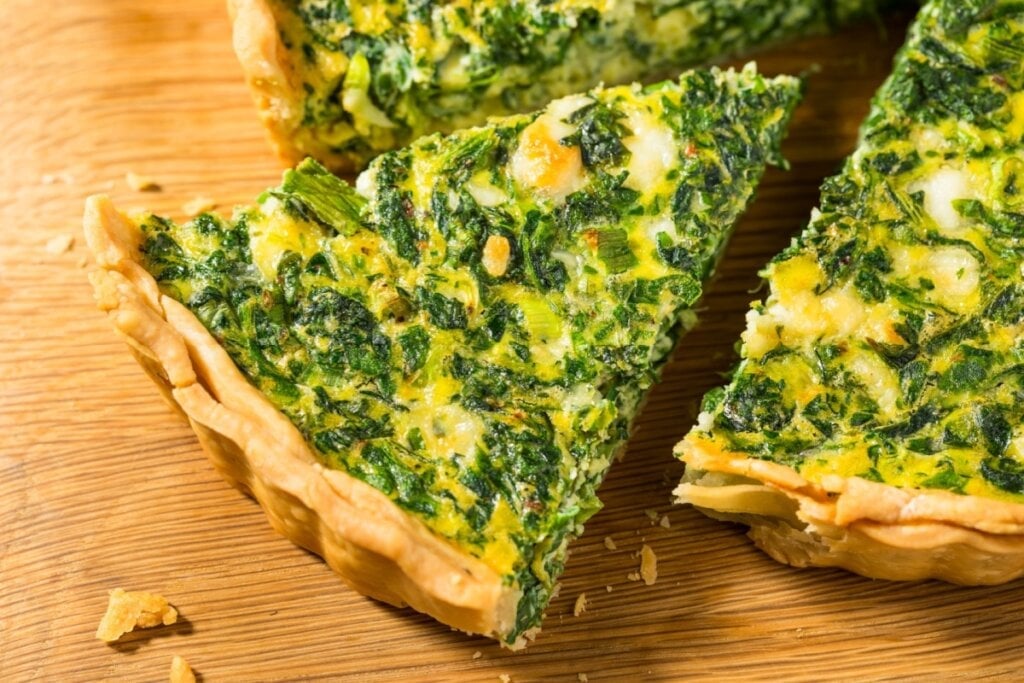 Quiche de ora-pro-nóbis (Imagem: Brent Hofacker | Shutterstock)