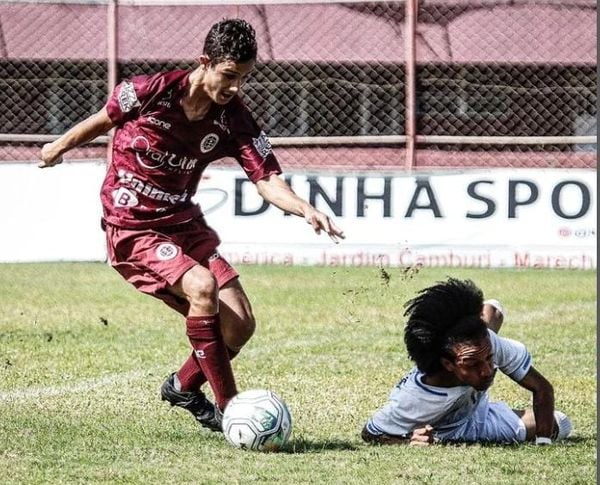 No Estado, Hiago também defendeu as cores da Desportiva, um dos times mais tradicionais do futebol capixaba