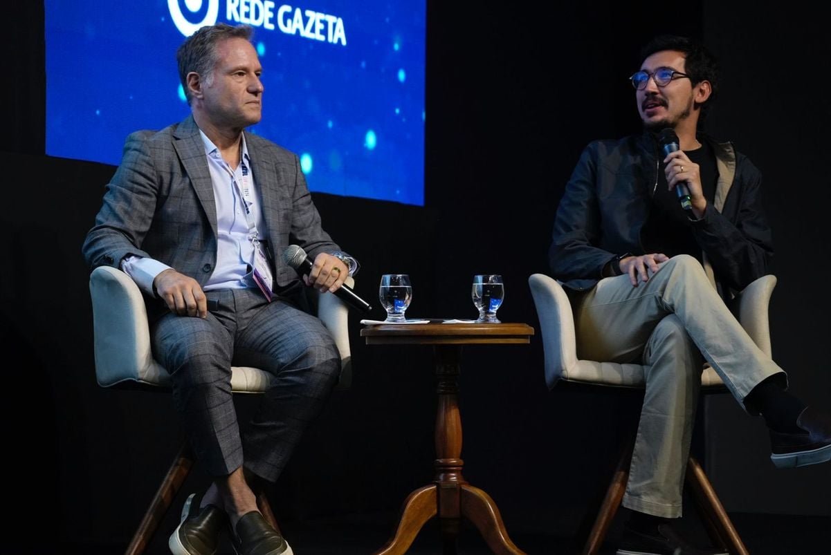 Pedra Azul Summit 2024 - cientista político Rafael Favetti e jornalista Nilson Klava, da GloboNews