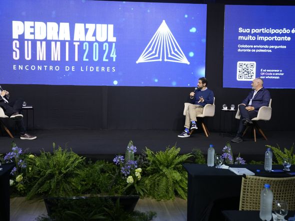 Painel sobre panorama econômico no Pedra Azul Summit com Teco Medina, Caio Megale e Paulo Hartung por Carlos Alberto Silva