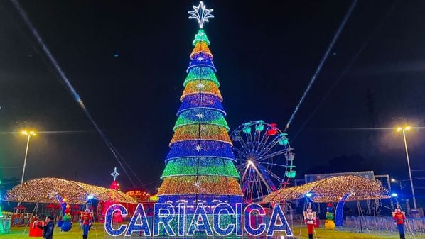 Com entrada gratuita, o espaço funciona das 18h30 às 22h e conta ainda com parque de diversões com brinquedos temáticos e milhares de microlâmpadas