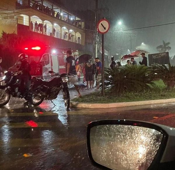 A vítima sofreu ferimentos graves e precisou ser encaminhada ao hospital.