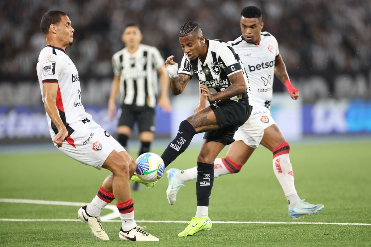 Botafogo amarga mais um jogo sem vencer e perde a liderança do Brasileirão