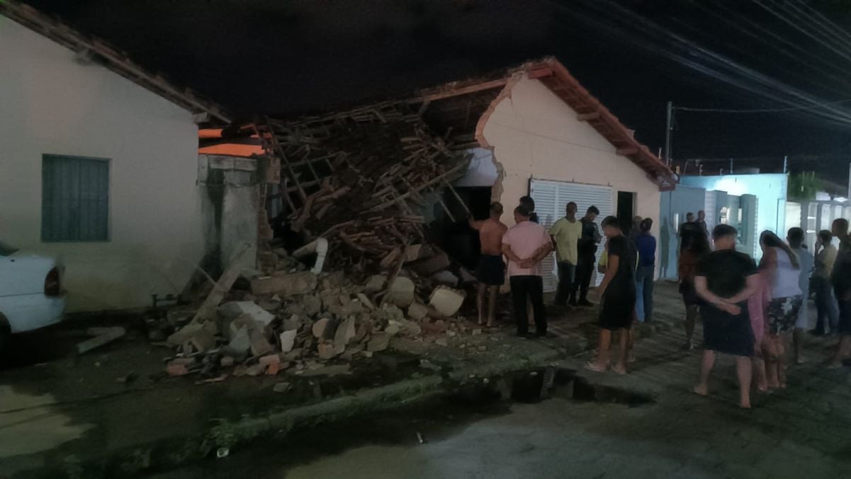 Situação da casa após ser atingida por carreta.