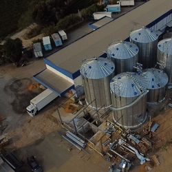 Localizadas em Nova Venécia e em Ibiraçu, estruturas serão concluídas em janeiro e vão contar com moderno sistema de armazenagem e de processamento