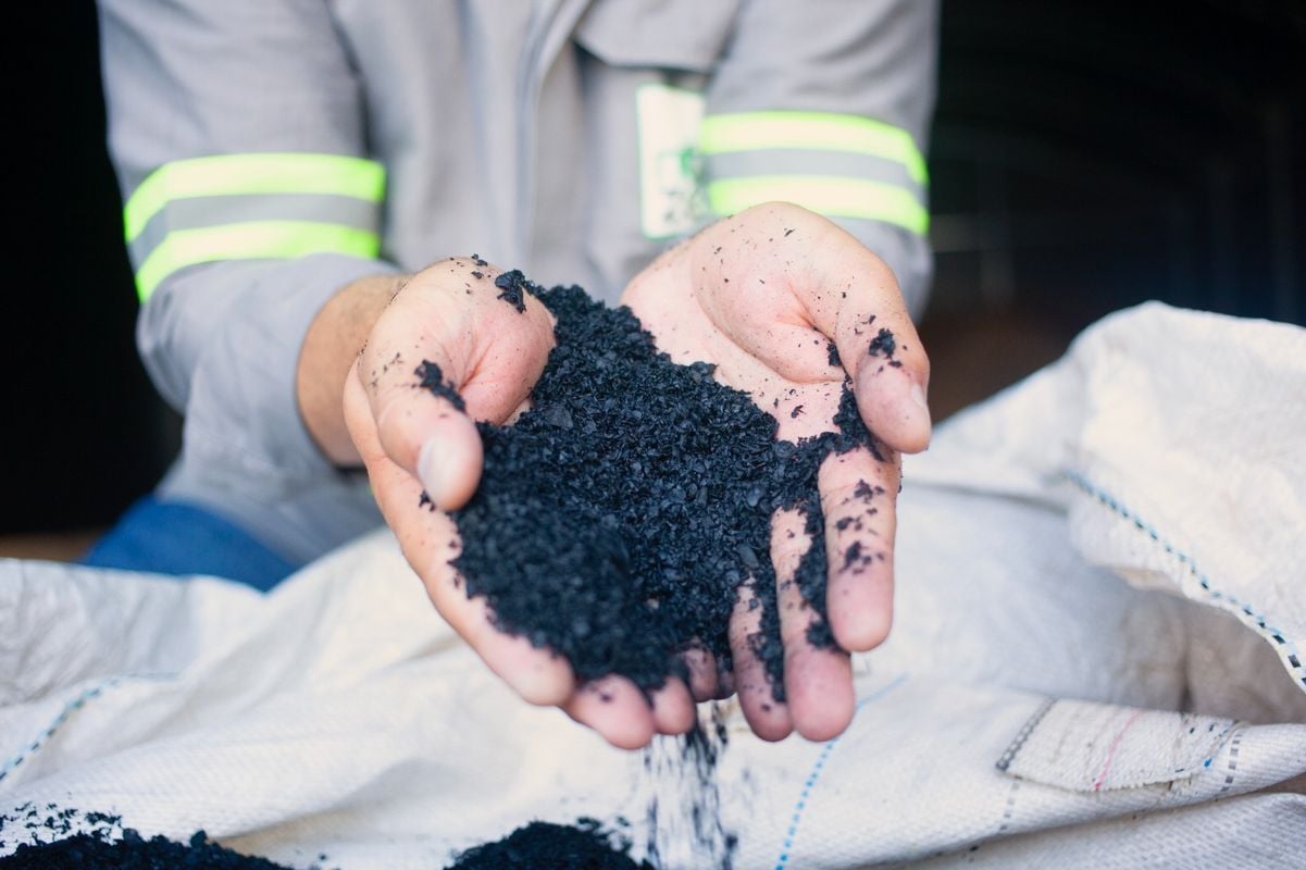 Biochar, produto feito a partir de casca de café em Brejetuba no ES