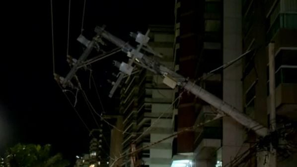 Além de uma troca programada na Avenida Antônio Gil Veloso, um segundo poste acabou caindo por acidente durante manutenção da EDP