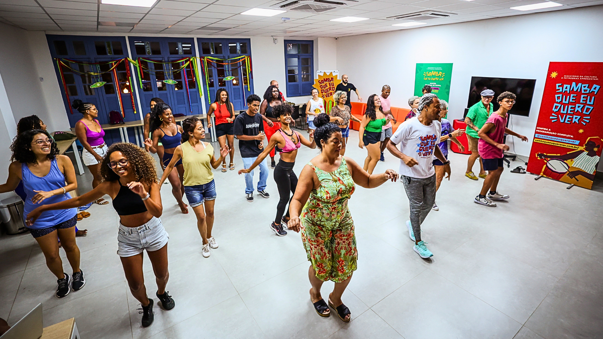 Aulas de samba no pé na Mostra Cultural 