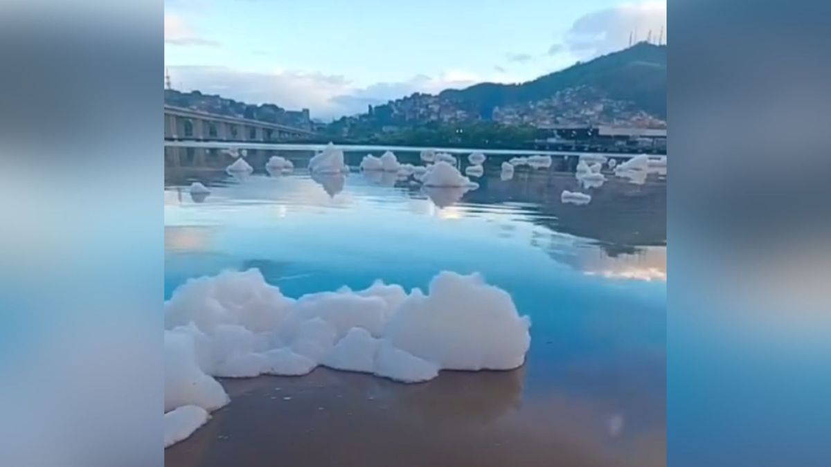 Espuma apareceu na Baía de Vitória, perto da Segunda Ponte