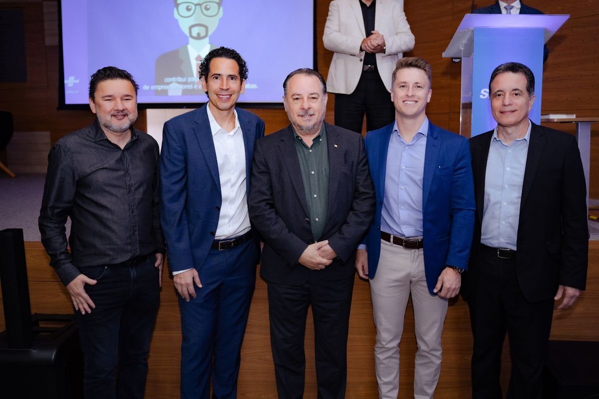 Marcus Araújo, Eduardo Fontes, Tarcísio Dalvi, superintendente de Rede da Caixa,Diego Diehl, Fábio Ronchi, superintendente executivo de habitação da regional norte da Caixa