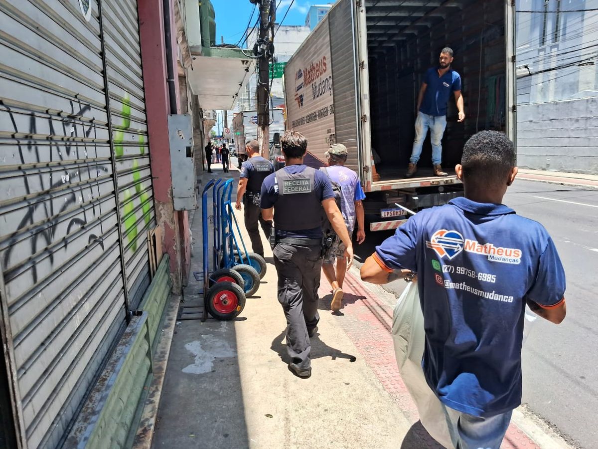 Operação da Receita mira mercadorias ilegais em duas lojas do Centro de Vitória por Ricardo Medeiros