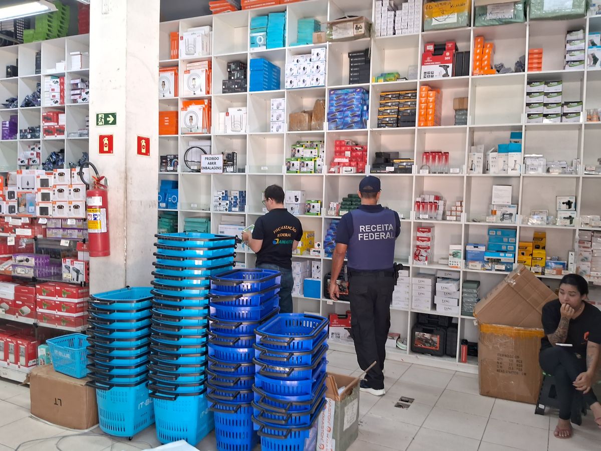 Operação da Receita mira mercadorias ilegais em duas lojas do Centro de Vitória por Ricardo Medeiros