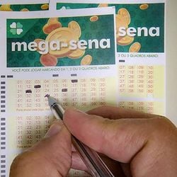 O bilhete premiado com as cinco dezenas faturou R$ 218.222,85. O prêmio principal acumulou e agora está estimado em R$ 55 milhões