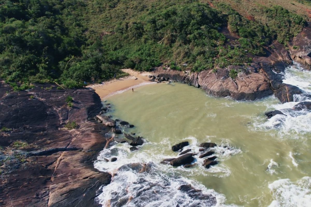 As praias secretas de Una chamam atenção pela beleza paradisíaca