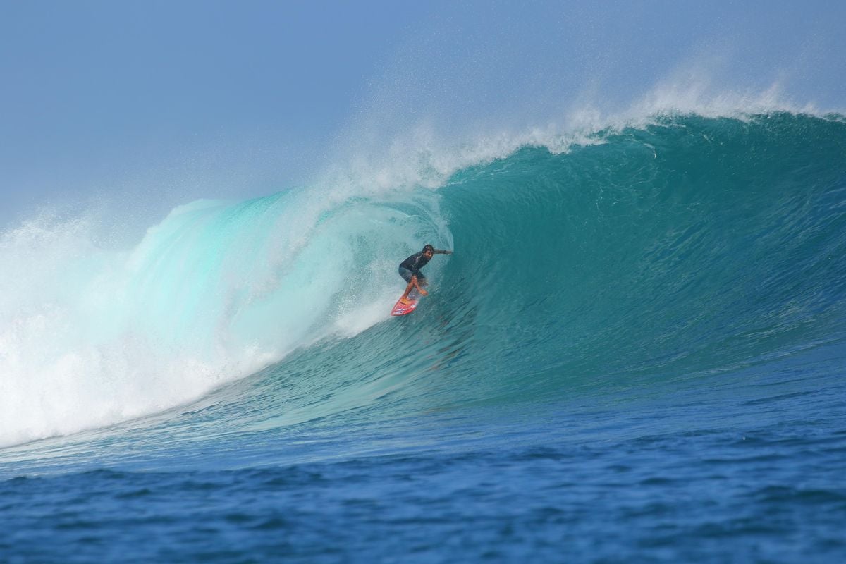 Capixaba Luiz Hadad surfando.