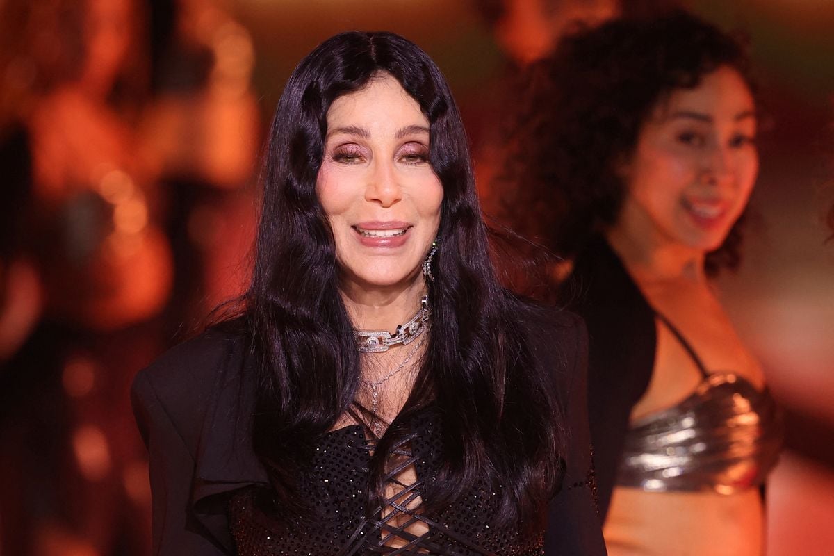 Cher relembra encontro com Salvador Dalí