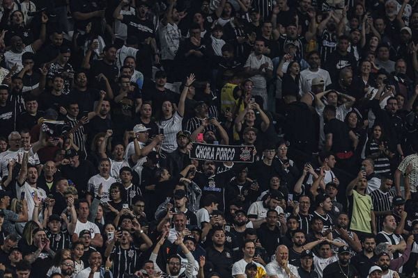  Torcedores do Corinthians querem pagar o estádio 