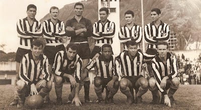 Botafogo em 1963: Joel, Elton, Manga, Nilton Santos, Paulistinha e Rildo; Roberto Miranda, Gerson, Arlindo, Jairzinho e Zagallo.